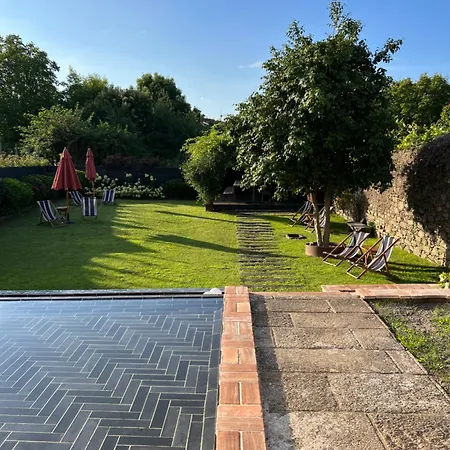 The Tailor's Garden Hotel *